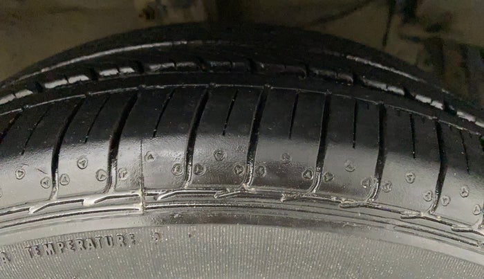 2018 Maruti Ciaz ZETA AT 1.5  SHVS PETROL, Petrol, Automatic, 1,08,941 km, Right Front Tyre Tread
