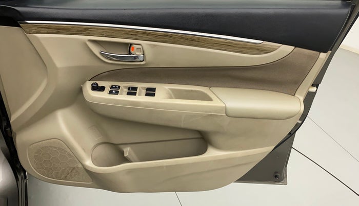 2018 Maruti Ciaz ZETA AT 1.5  SHVS PETROL, Petrol, Automatic, 1,08,941 km, Driver Side Door Panels Control