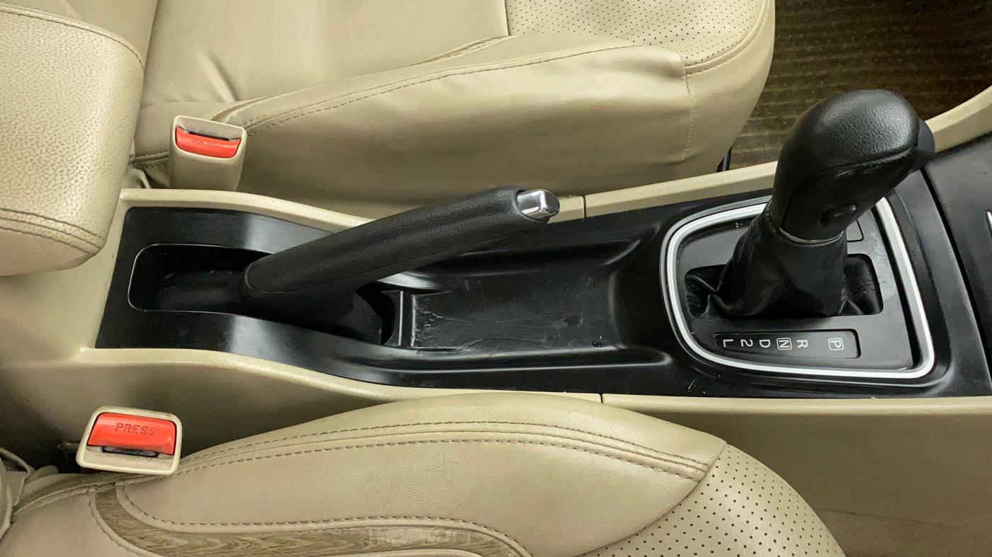 2018 Maruti Ciaz ZETA AT 1.5  SHVS PETROL, Petrol, Automatic, 1,08,941 km, Gear Lever