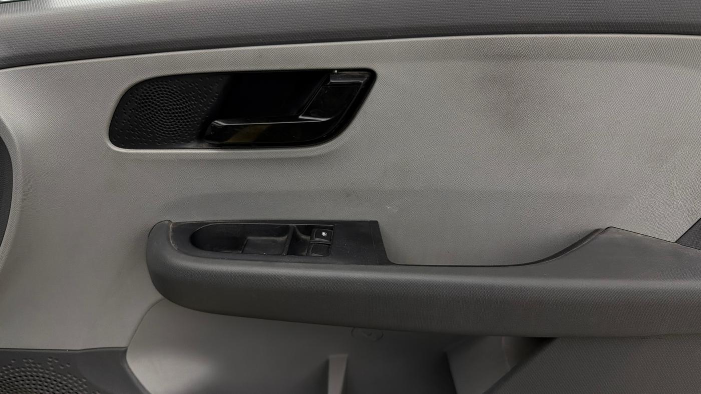 2020 Tata ALTROZ XE PETROL, Petrol, Manual, 25,402 km, Driver Side Door Panels Control
