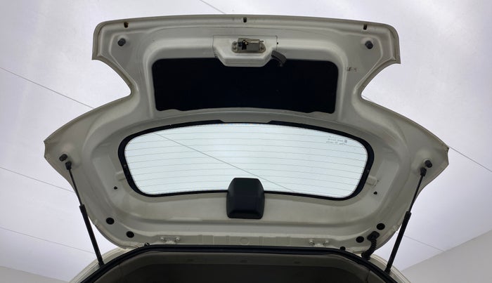 2016 Mahindra Kuv100 K6 5 STR, Petrol, Manual, 99,386 km, Boot Door Open