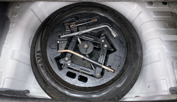 2016 Mahindra Kuv100 K6 5 STR, Petrol, Manual, 99,386 km, Spare Tyre