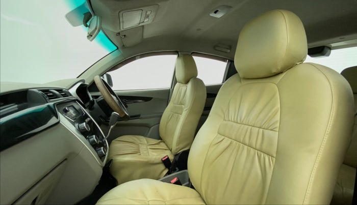 2016 Mahindra Kuv100 K6 5 STR, Petrol, Manual, 99,386 km, Right Side Front Door Cabin