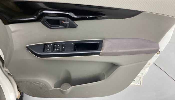 2016 Mahindra Kuv100 K6 5 STR, Petrol, Manual, 99,386 km, Driver Side Door Panels Control