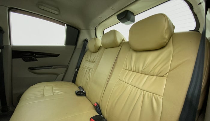 2016 Mahindra Kuv100 K6 5 STR, Petrol, Manual, 99,386 km, Right Side Rear Door Cabin