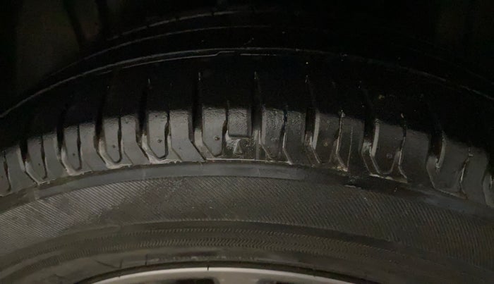 2019 Maruti Ertiga ZXI+ SHVS, Petrol, Manual, 70,619 km, Left Rear Tyre Tread