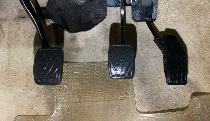 2019 Maruti Ertiga ZXI+ SHVS, Petrol, Manual, 70,619 km, Pedals