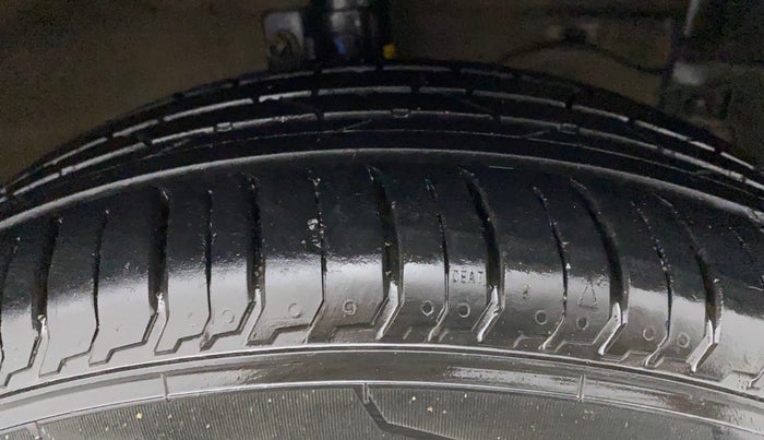 2016 Maruti Ciaz ZXI+, Petrol, Manual, 75,124 km, Right Front Tyre Tread