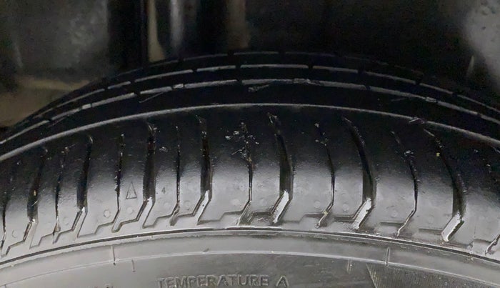 2016 Maruti Ciaz ZXI+, Petrol, Manual, 75,124 km, Right Rear Tyre Tread
