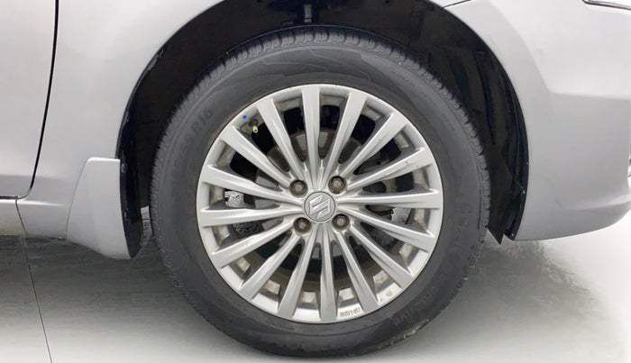 2016 Maruti Ciaz ZXI+, Petrol, Manual, 75,124 km, Right Front Wheel