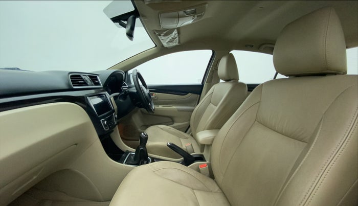 2016 Maruti Ciaz ZXI+, Petrol, Manual, 75,124 km, Right Side Front Door Cabin