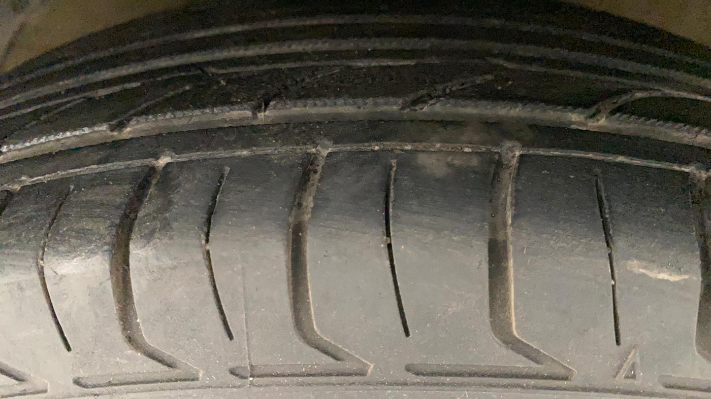 2017 Maruti Dzire VXI, Petrol, Manual, 66,543 km, Left Front Tyre Tread