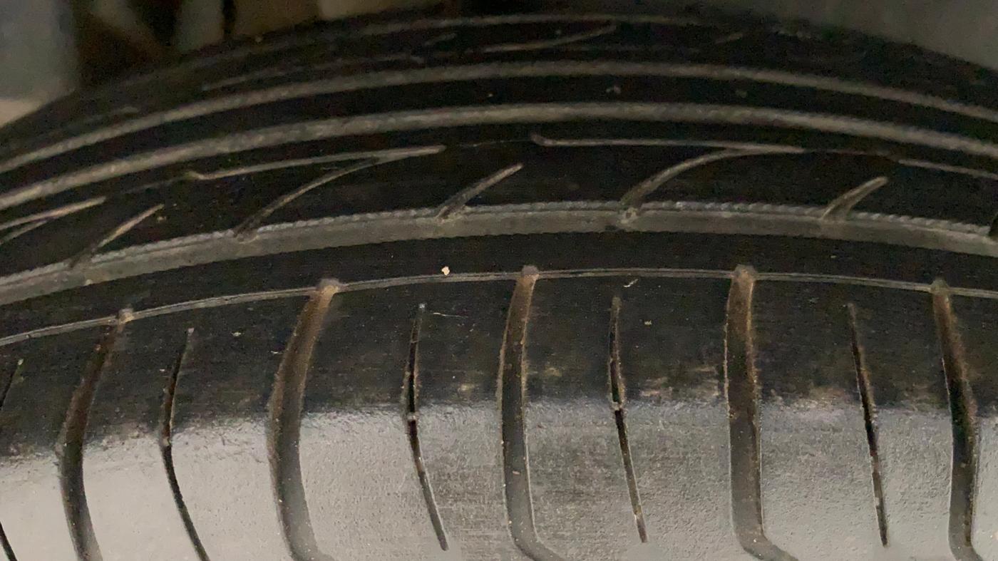 2017 Maruti Dzire VXI, Petrol, Manual, 66,543 km, Right Rear Tyre Tread