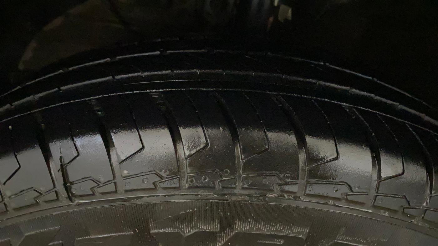 2020 Maruti Swift LXI, CNG, Manual, 1,08,736 km, Left Front Tyre Tread