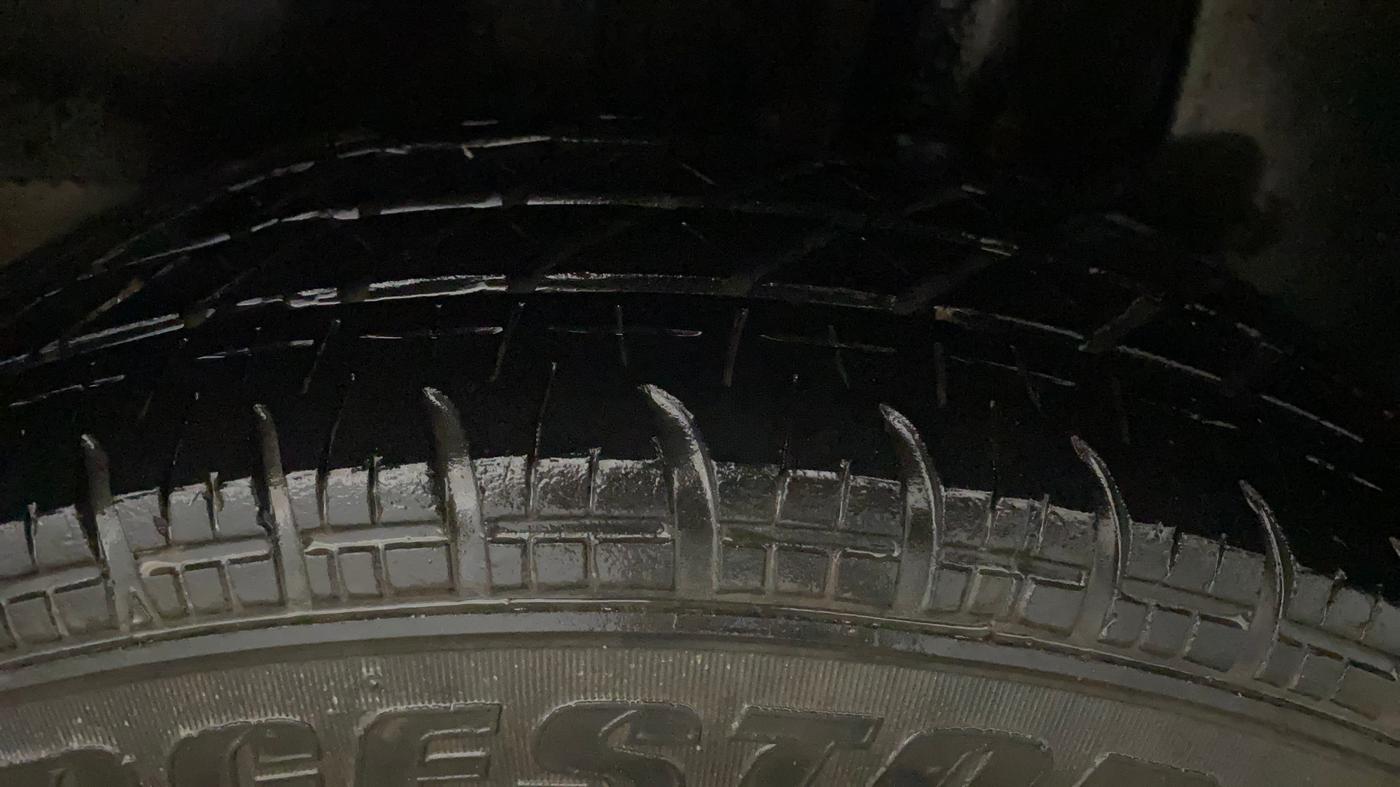 2020 Maruti Swift LXI, CNG, Manual, 1,08,736 km, Left Rear Tyre Tread