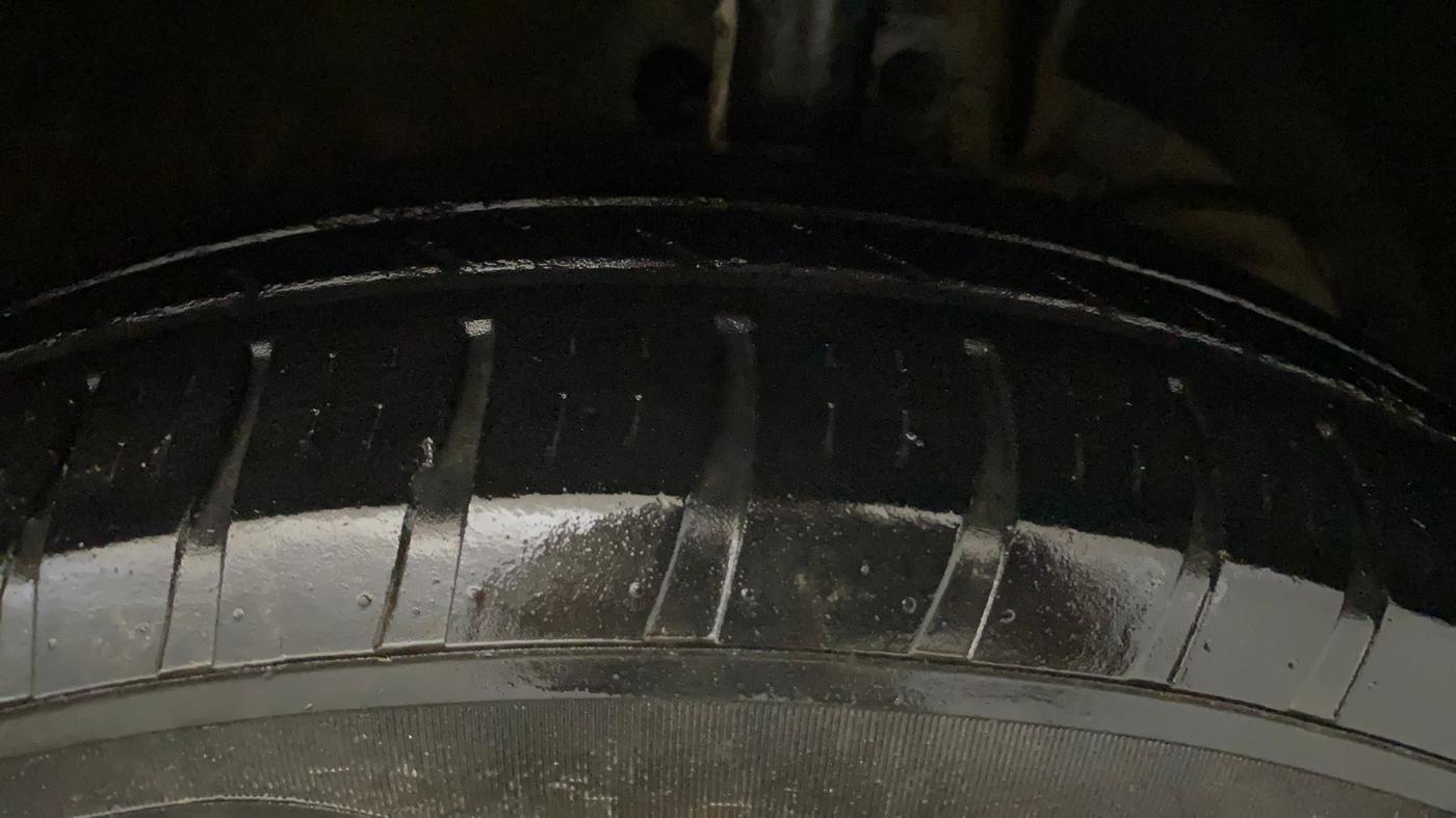 2020 Maruti Swift LXI, CNG, Manual, 1,08,736 km, Right Front Tyre Tread