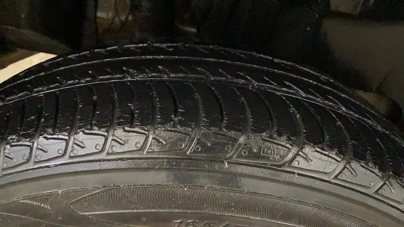 2020 Maruti Swift LXI, CNG, Manual, 1,08,736 km, Right Rear Tyre Tread