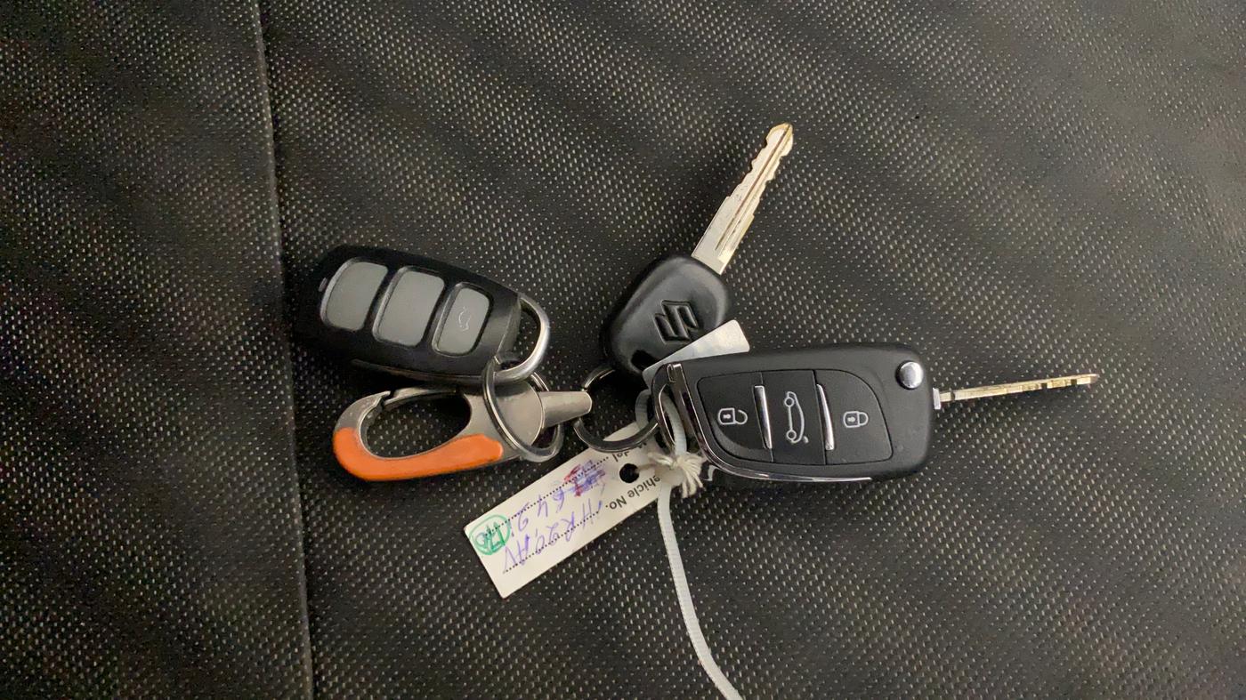 2020 Maruti Swift LXI, CNG, Manual, 1,08,736 km, Key Close Up