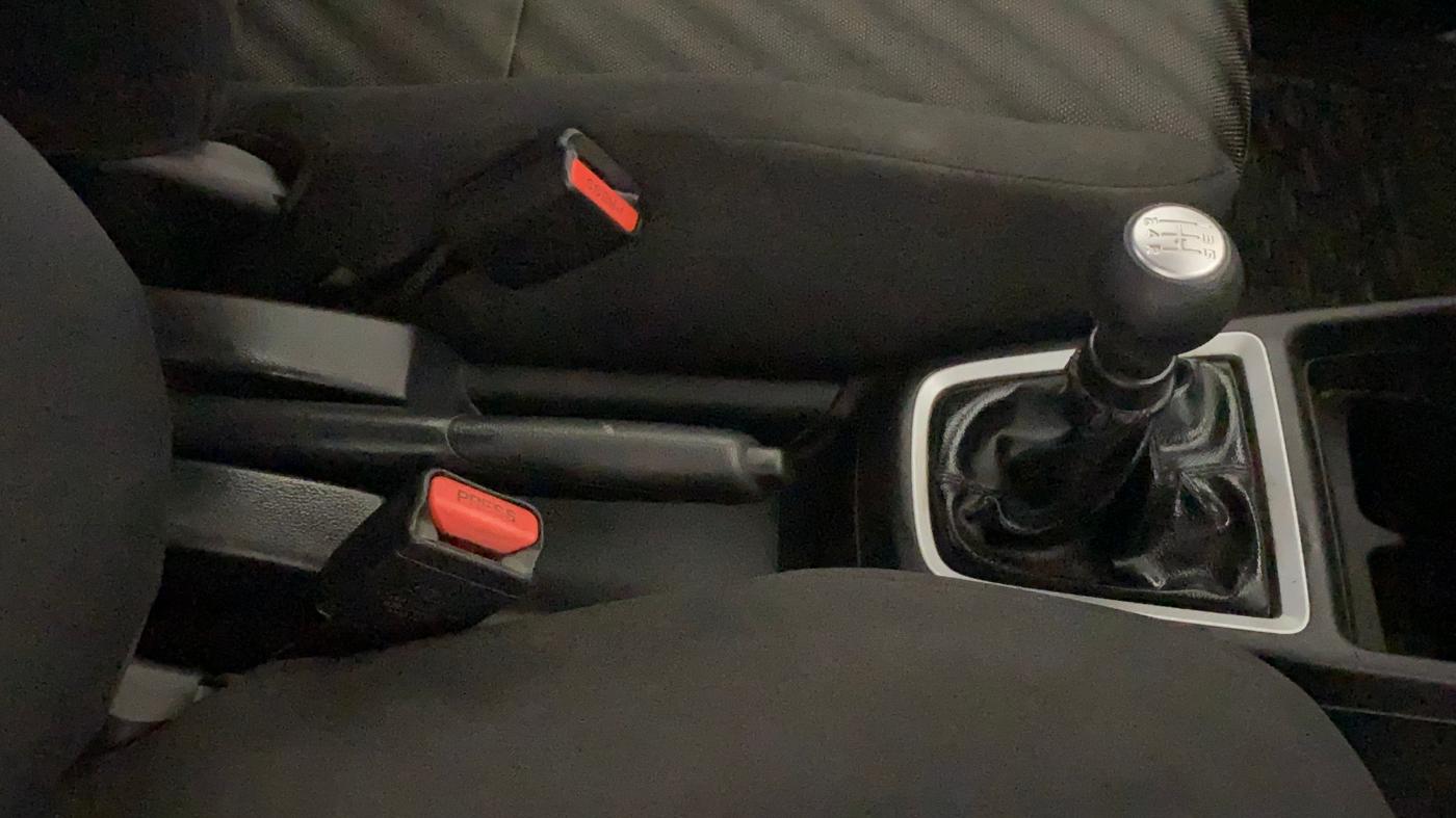 2020 Maruti Swift LXI, CNG, Manual, 1,08,736 km, Gear Lever