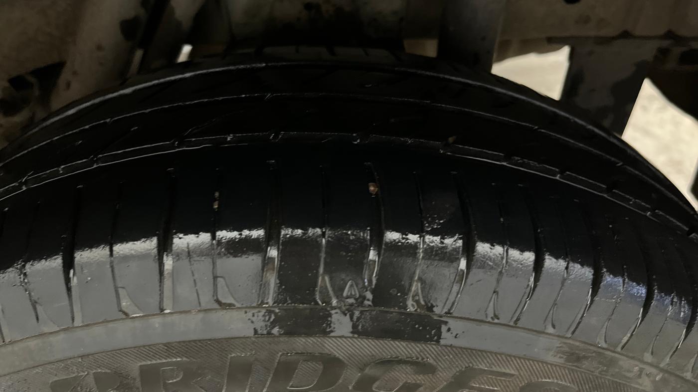 2016 Mahindra Kuv100 K6 6 STR, Petrol, Manual, 35,376 km, Left Rear Tyre Tread