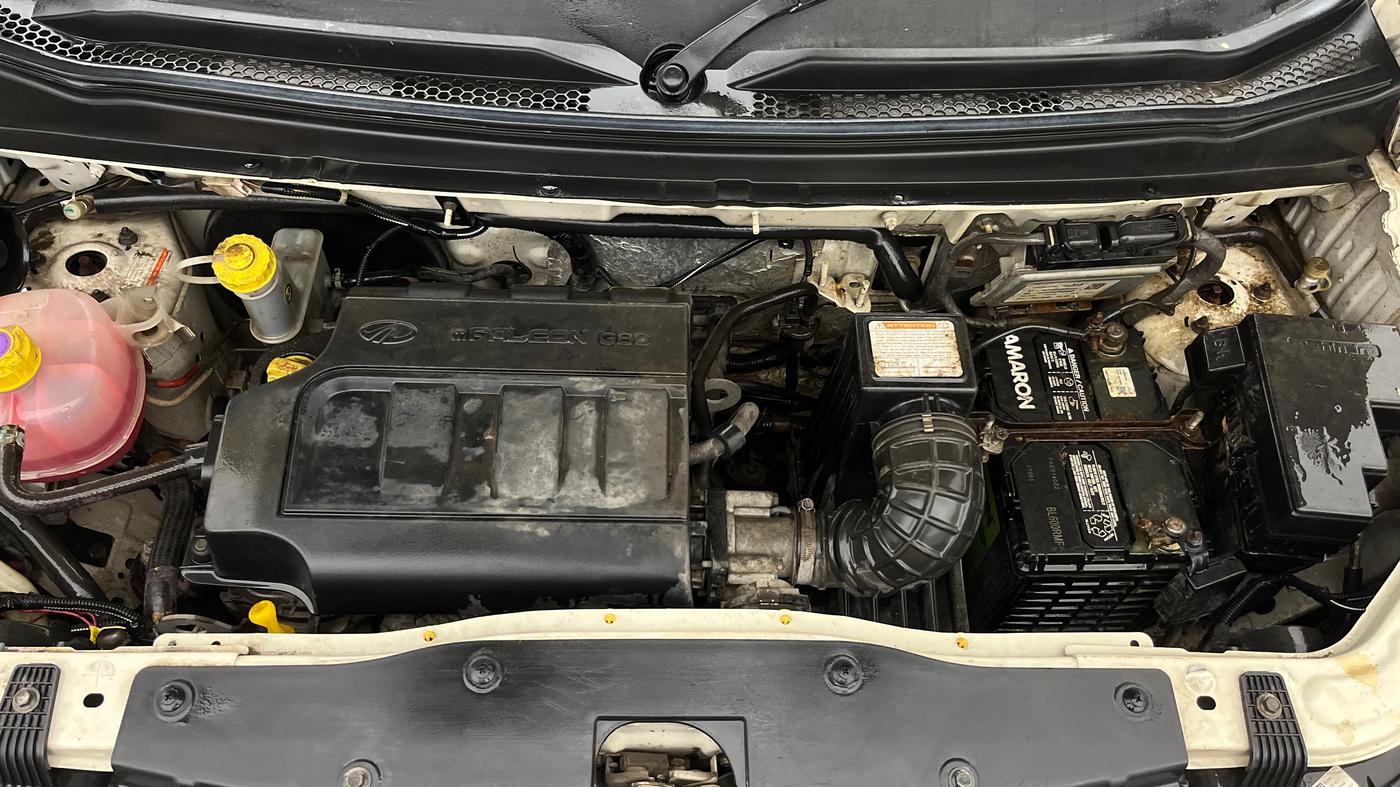 2016 Mahindra Kuv100 K6 6 STR, Petrol, Manual, 35,376 km, Engine View