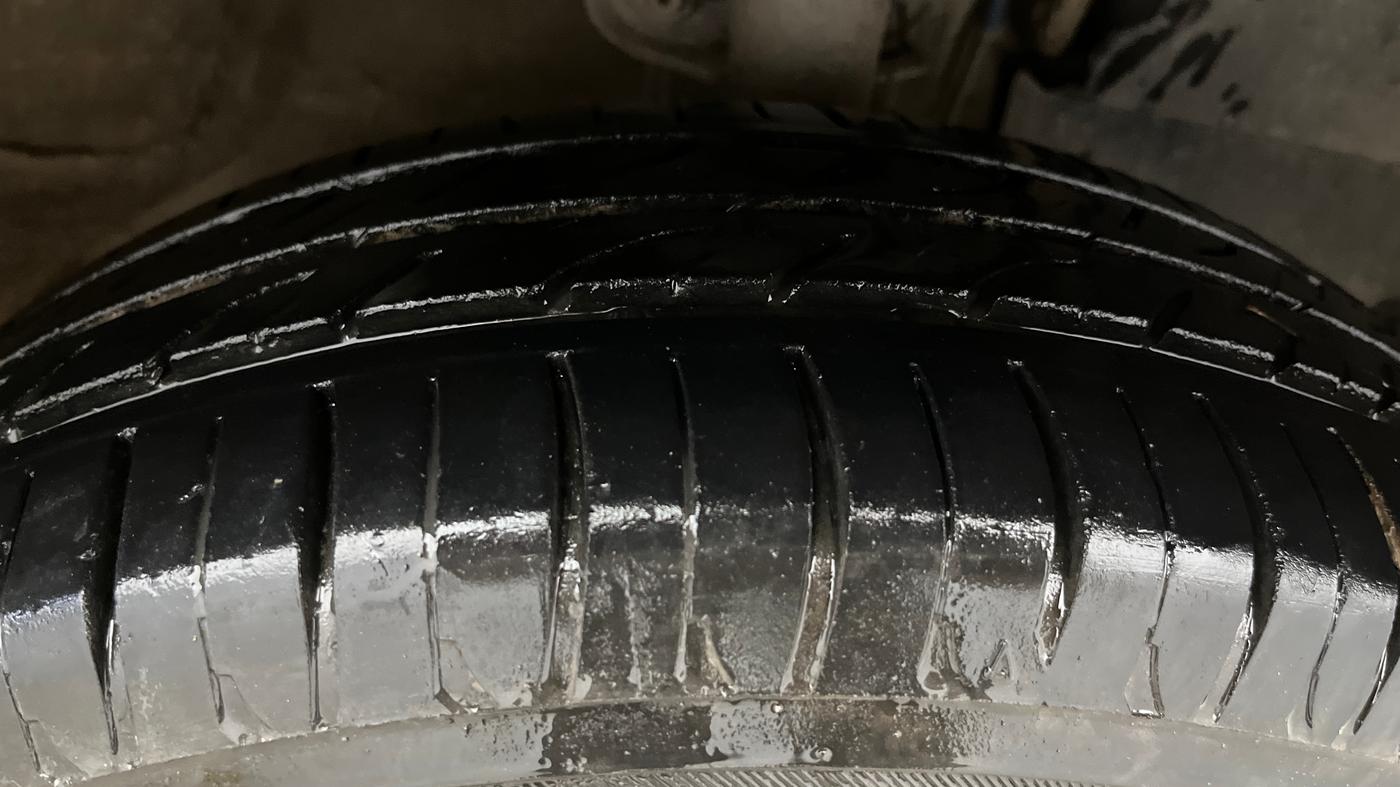 2016 Mahindra Kuv100 K6 6 STR, Petrol, Manual, 35,376 km, Right Front Tyre Tread
