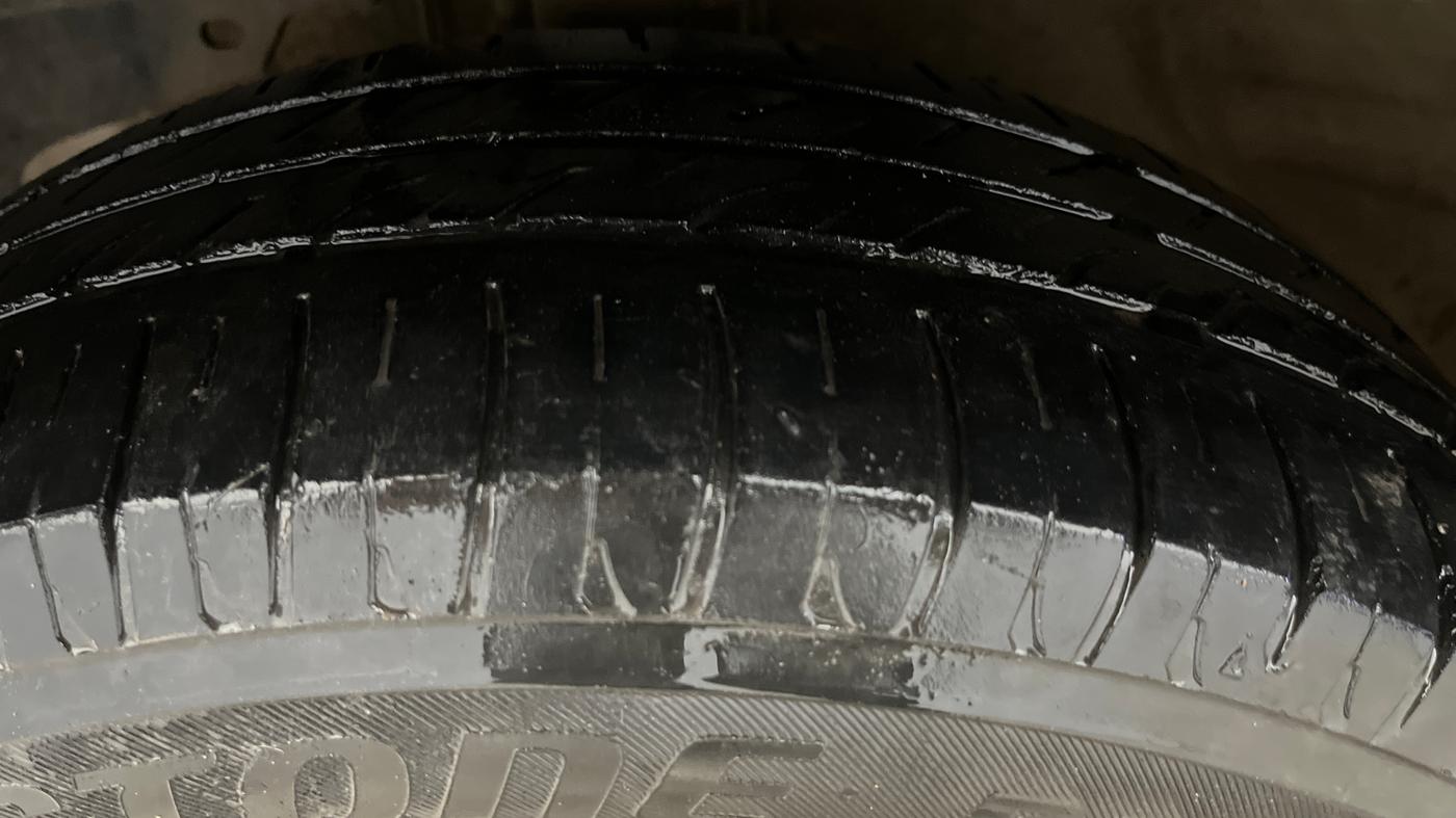 2016 Mahindra Kuv100 K6 6 STR, Petrol, Manual, 35,376 km, Left Front Tyre Tread