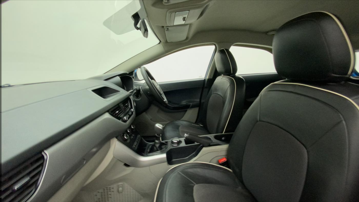2018 Tata NEXON XM PETROL, Petrol, Manual, 1,01,823 km, Right Side Front Door Cabin