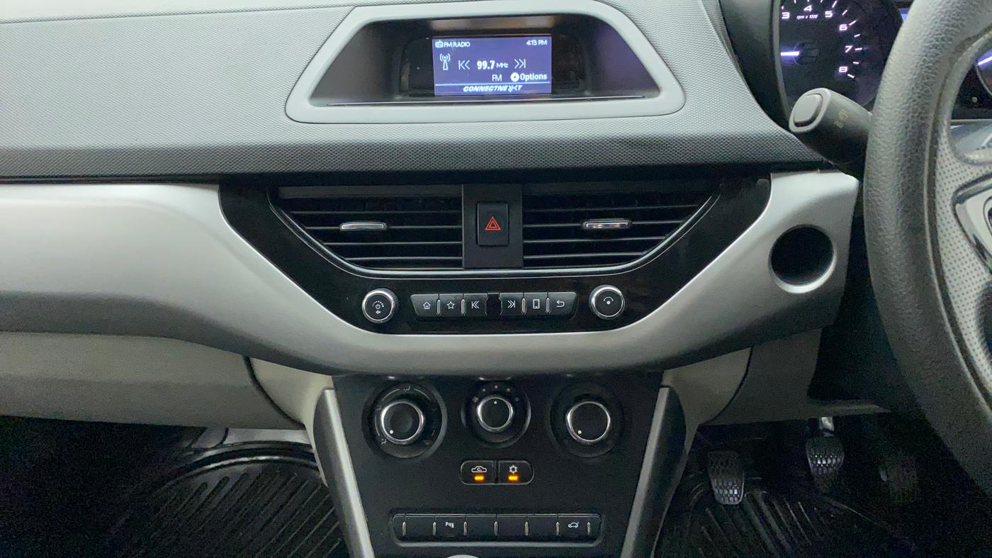 2018 Tata NEXON XM PETROL, Petrol, Manual, 1,01,823 km, Air Conditioner