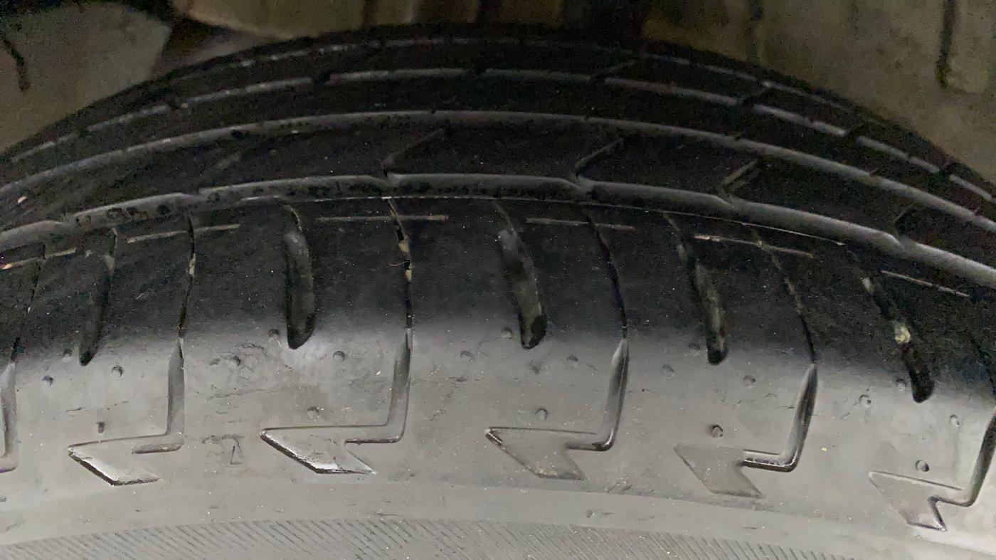 2018 Tata NEXON XM PETROL, Petrol, Manual, 1,01,823 km, Right Rear Tyre Tread