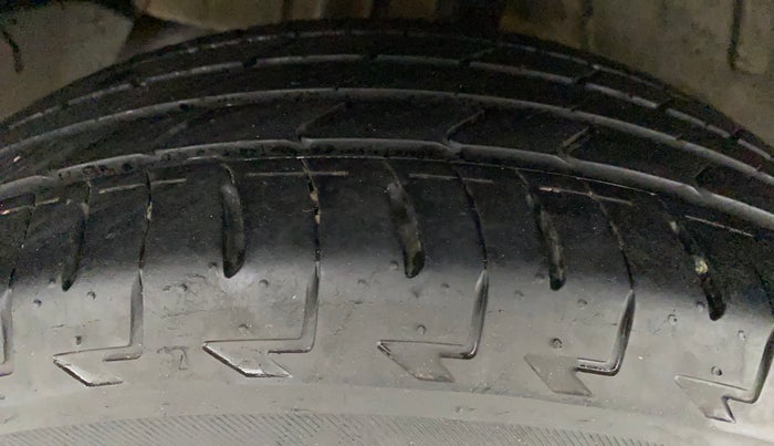 2018 Tata NEXON XM PETROL, Petrol, Manual, 1,01,823 km, Right Rear Tyre Tread