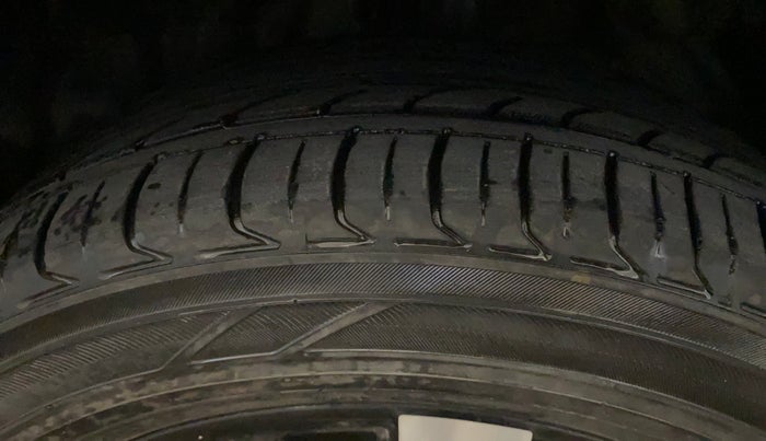 2019 MG HECTOR SMART 1.5 DCT PETROL, Petrol, Automatic, 77,561 km, Left Front Tyre Tread