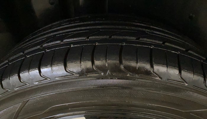 2019 MG HECTOR SMART 1.5 DCT PETROL, Petrol, Automatic, 77,561 km, Right Rear Tyre Tread