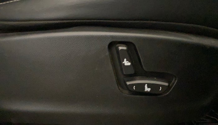 2019 MG HECTOR SMART 1.5 DCT PETROL, Petrol, Automatic, 77,561 km, Driver Side Adjustment Panel