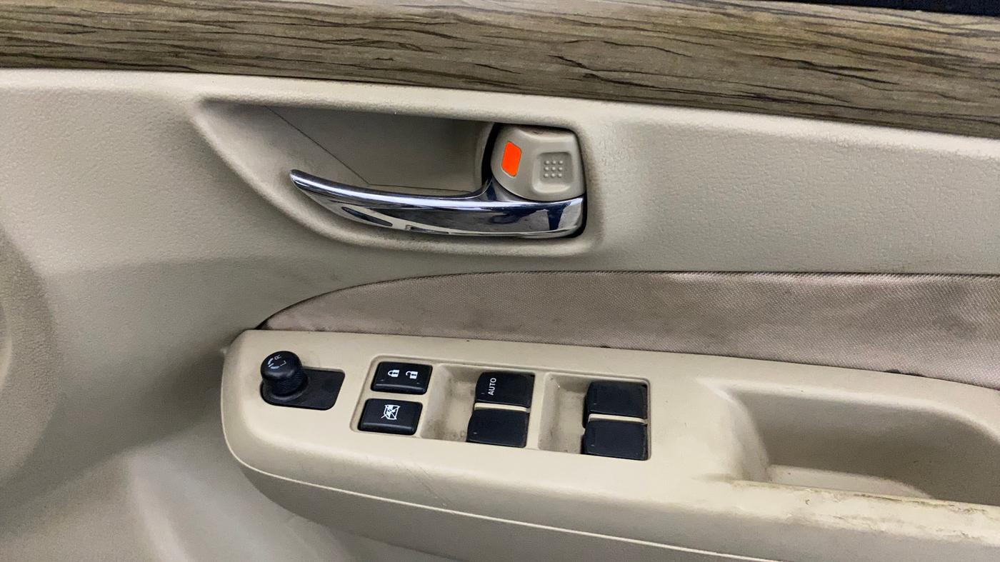 2018 Maruti Ciaz DELTA 1.5 SHVS MT PETROL, Petrol, Manual, 39,867 km, Driver Side Door Panels Control