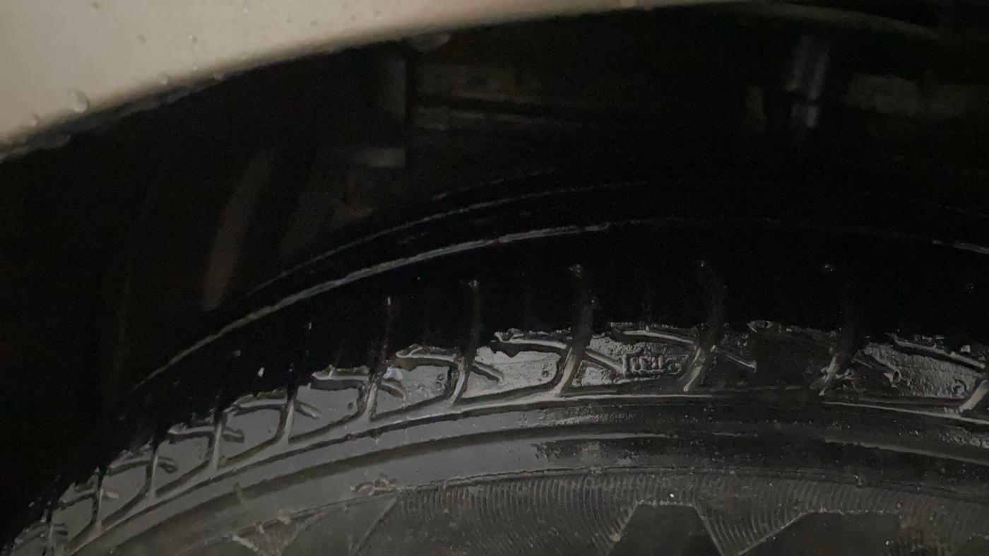 2018 Maruti Ciaz DELTA 1.5 SHVS MT PETROL, Petrol, Manual, 39,867 km, Left Front Tyre Tread