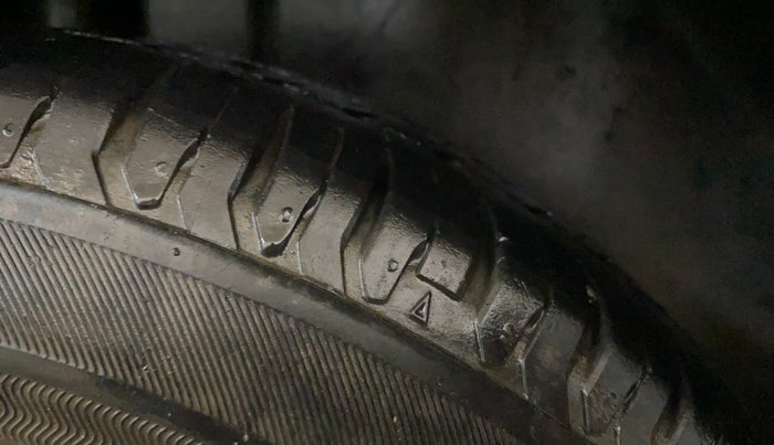 2018 Maruti Ciaz SIGMA 1.5 SHVS MT  PETROL, Petrol, Manual, 64,010 km, Right Rear Tyre Tread