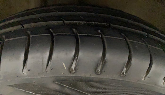 2013 Maruti Alto 800 LXI CNG, CNG, Manual, 98,803 km, Right Front Tyre Tread