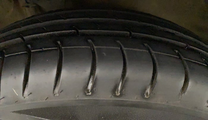 2013 Maruti Alto 800 LXI CNG, CNG, Manual, 98,803 km, Left Front Tyre Tread