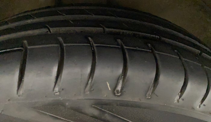 2013 Maruti Alto 800 LXI CNG, CNG, Manual, 98,803 km, Left Rear Tyre Tread