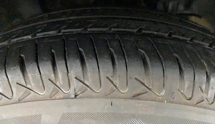 2018 Tata Tiago XT 1.2 REVOTRON, Petrol, Manual, 29,656 km, Right Front Tyre Tread
