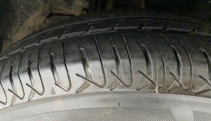2018 Tata Tiago XT 1.2 REVOTRON, Petrol, Manual, 29,656 km, Left Front Tyre Tread