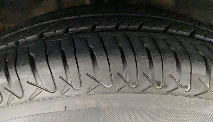 2018 Tata Tiago XT 1.2 REVOTRON, Petrol, Manual, 29,656 km, Right Rear Tyre Tread