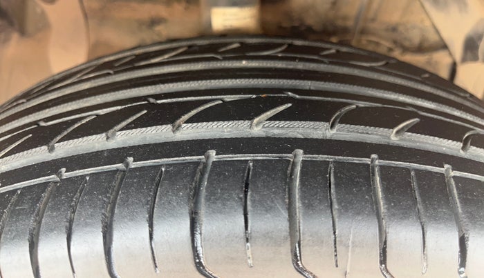 2015 Maruti S Cross ALPHA 1.6, Diesel, Manual, 1,46,543 km, Right Front Tyre Tread