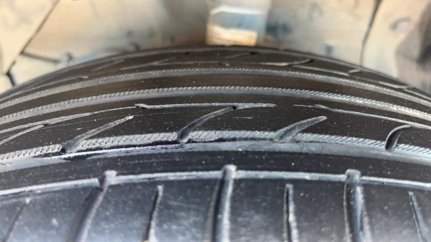 2015 Maruti S Cross ALPHA 1.6, Diesel, Manual, 1,46,616 km, Left Front Tyre Tread