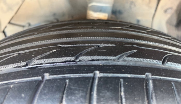 2015 Maruti S Cross ALPHA 1.6, Diesel, Manual, 1,46,543 km, Left Front Tyre Tread