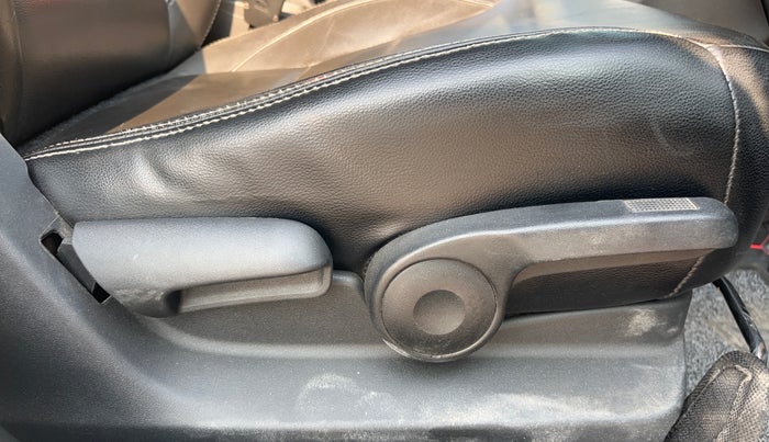 2015 Maruti S Cross ALPHA 1.6, Diesel, Manual, 1,46,543 km, Driver Side Adjustment Panel