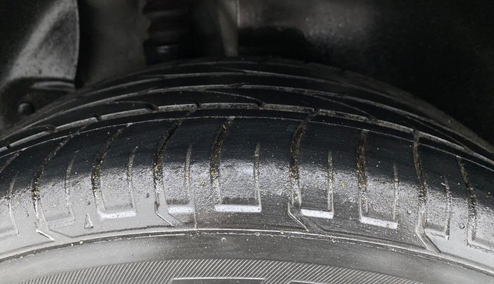 2016 Hyundai Creta SX PLUS AT 1.6 DIESEL, Diesel, Automatic, 1,02,096 km, Right Rear Tyre Tread