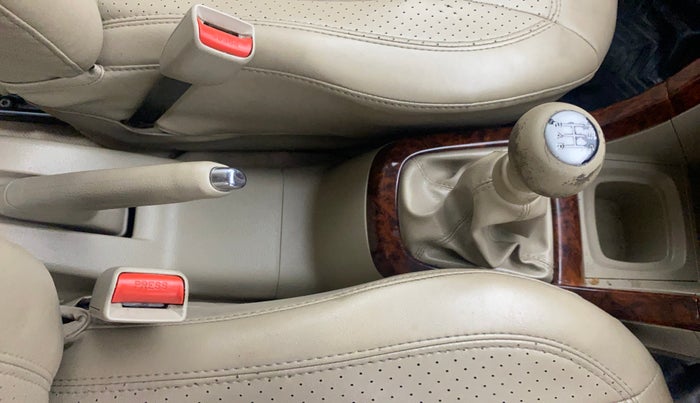 2016 Maruti Ertiga ZXI+, Petrol, Manual, 1,21,290 km, Gear Lever