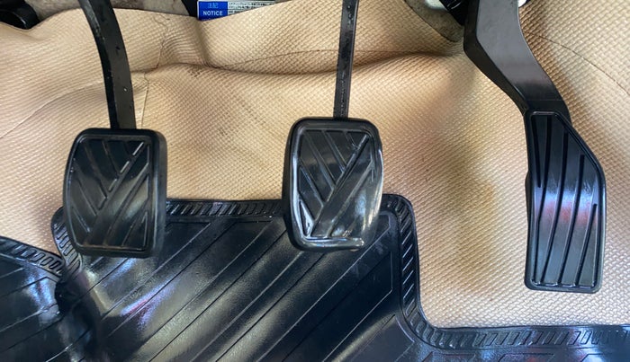 2016 Maruti Ertiga ZXI+, Petrol, Manual, 1,21,290 km, Pedals